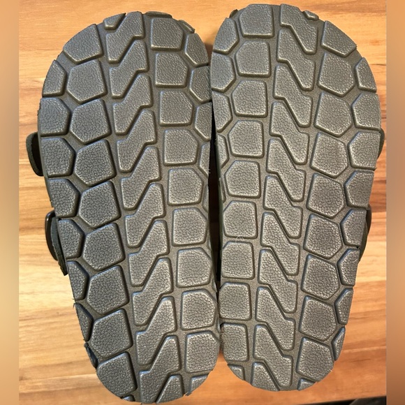 2 PAIR! GAP Toddler Buckle Sandals Camo and Heather Grey SIZE 7-8 - Picture 7 of 10